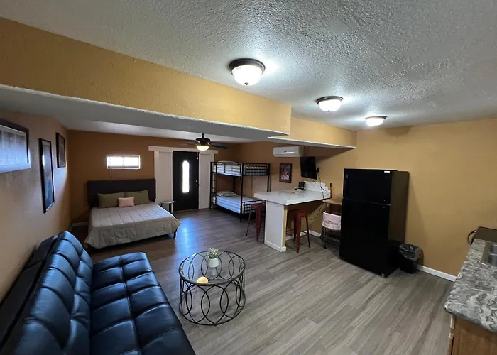 River Getaway Downstairs Unit Appartement